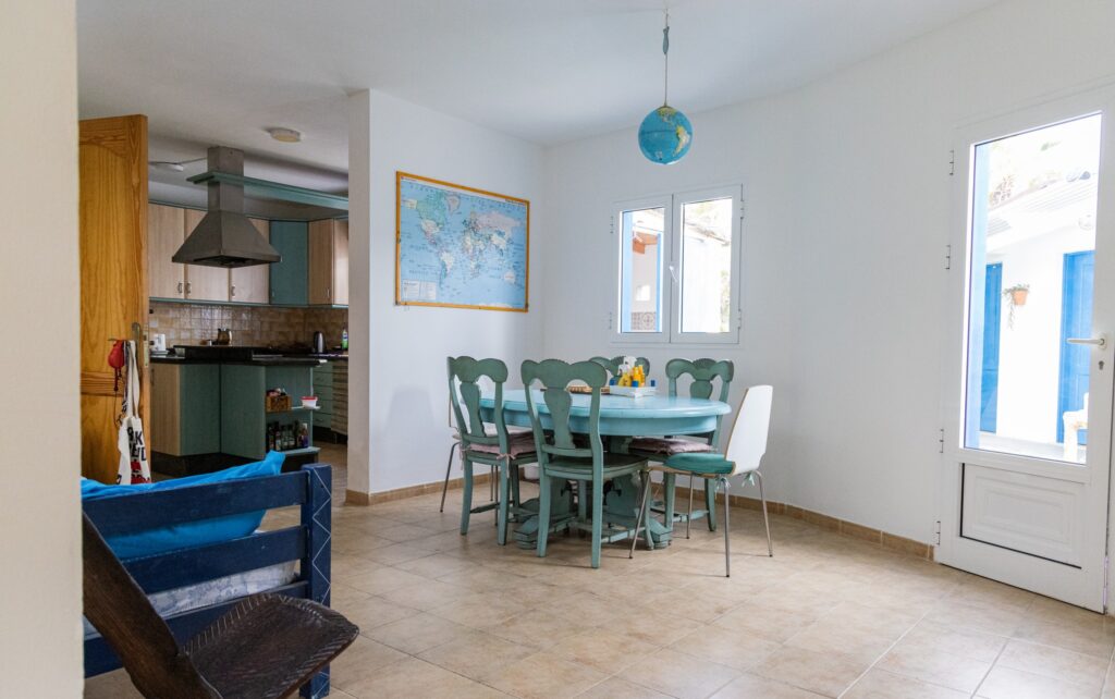 La Cometa — Kitchen and living room