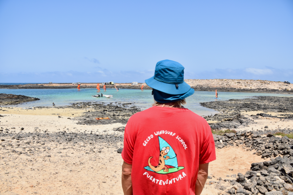 Beginner windsurf lesson in Fuerteventura